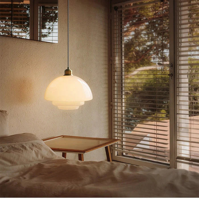 Melkachtig wit glazen hanglamp