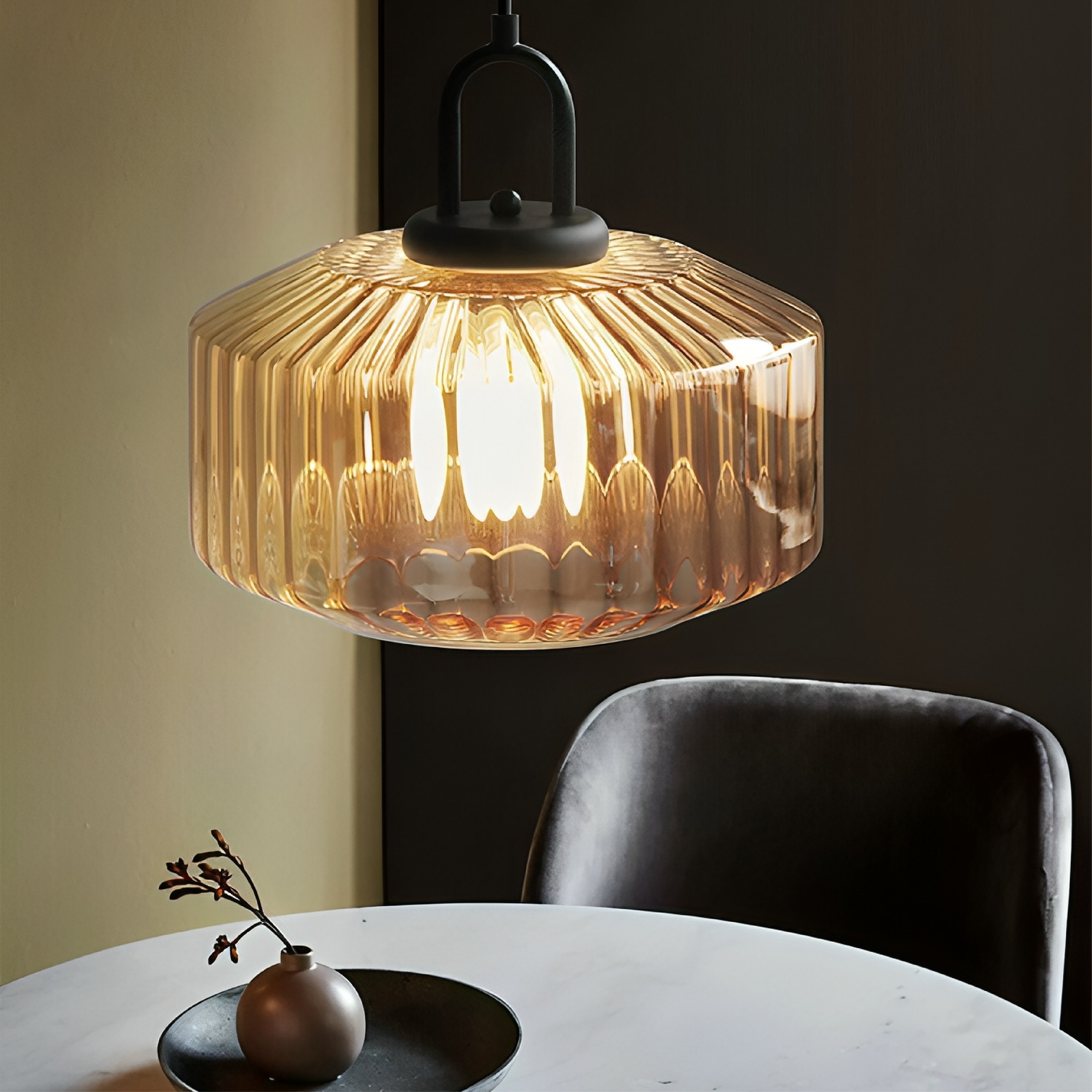 Gekleurd glazen hanglamp